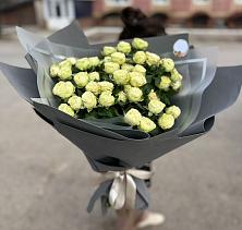 Букет Белые кустовые розы Солинеро в Ратчино