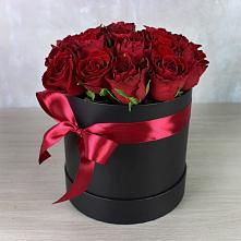 Цветочная композиция из Розы в шляпной коробке в Ратчино