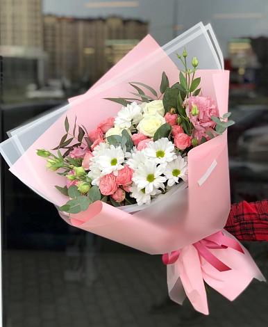 Букет цветов из: Розы, Лизиантусы и Хризантемы в Ратчино